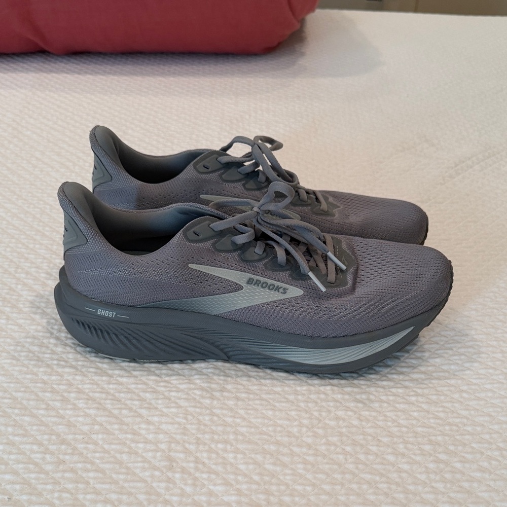 Men’s Brooks ‘Ghost’ Gray Running Shoes (Size 11.5)
